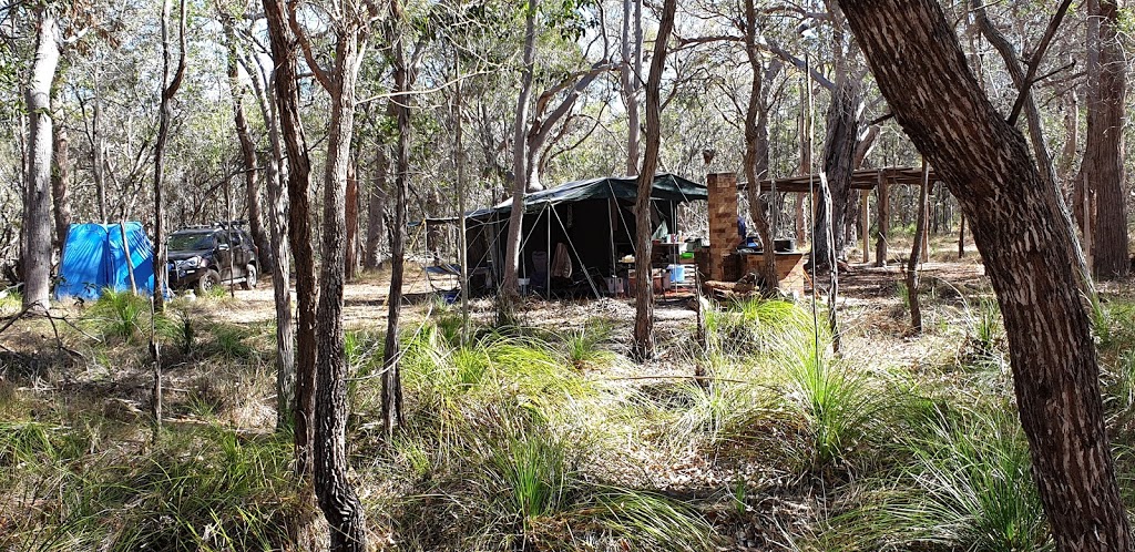 Rules Beach Bush Camp | 299 Lindy Dr, Rules Beach QLD 4674, Australia | Phone: 0413 104 567