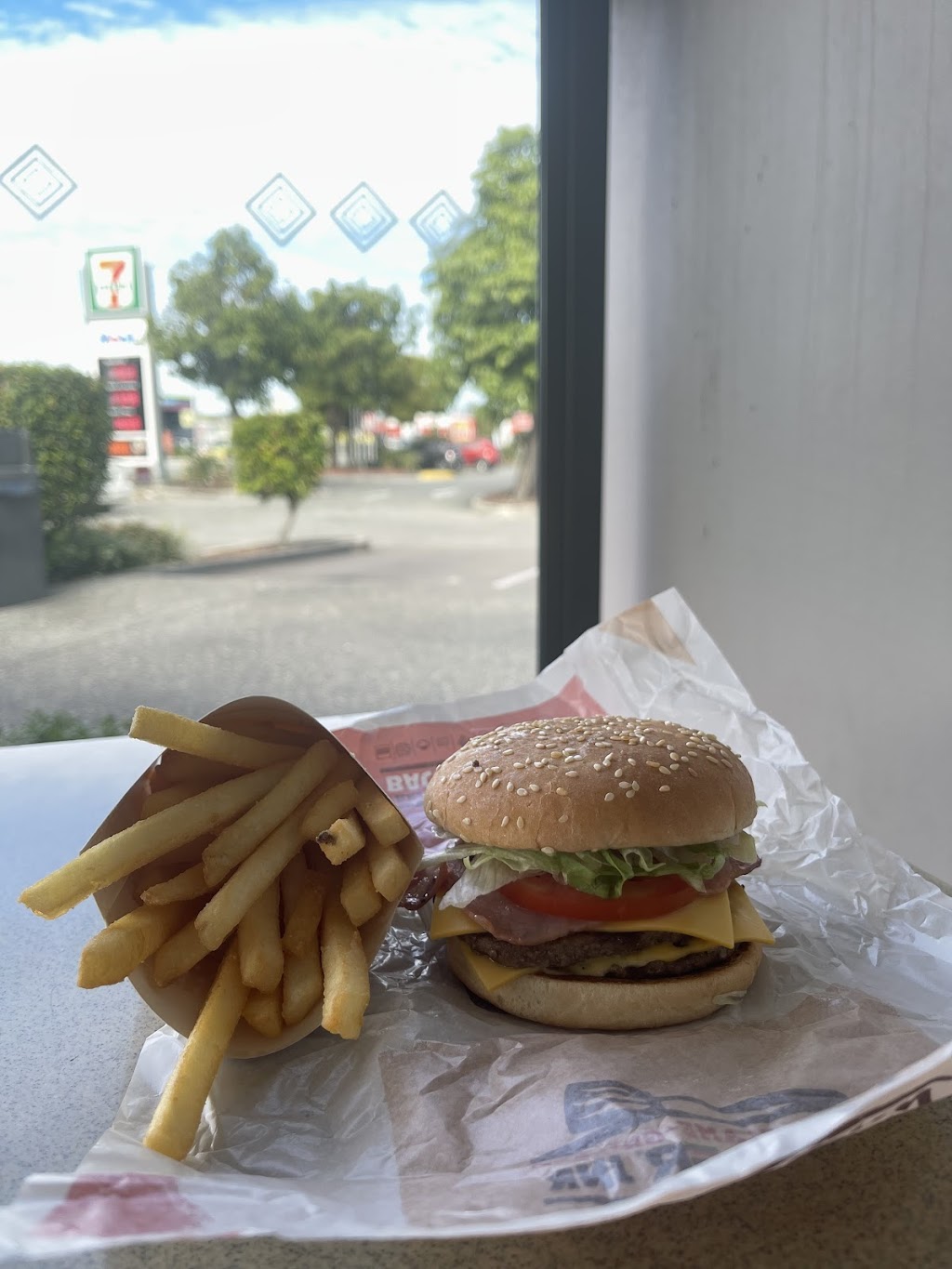 Hungry Jacks Burgers Oxenford | meal delivery | Cnr Old Pacific hwy & South Port rd, Oxenford QLD 4210, Australia | 0756658155 OR +61 7 5665 8155