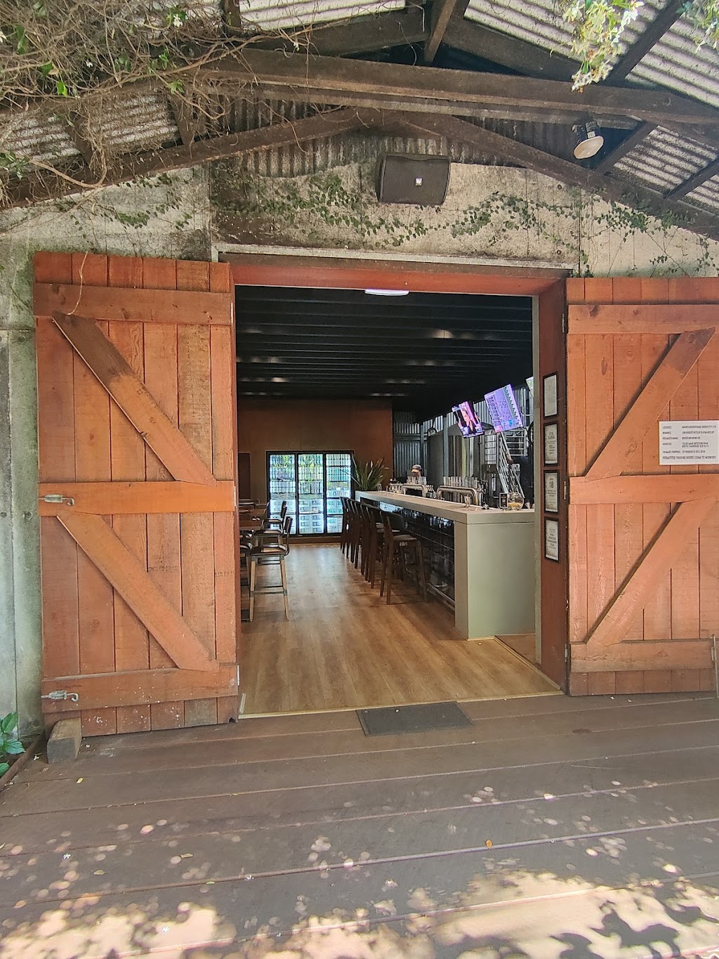 The Kennel Tap Room & Sports Bar at Boxer Brewing Co. | 79 Main Western Rd, Tamborine Mountain QLD 4272, Australia | Phone: (07) 5545 2609