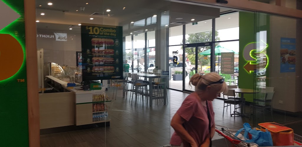 Subway | Lakelands Shopping Centre, Shop 1/49 Banksiadale Gate, Lakelands WA 6180, Australia | Phone: (08) 6313 7939