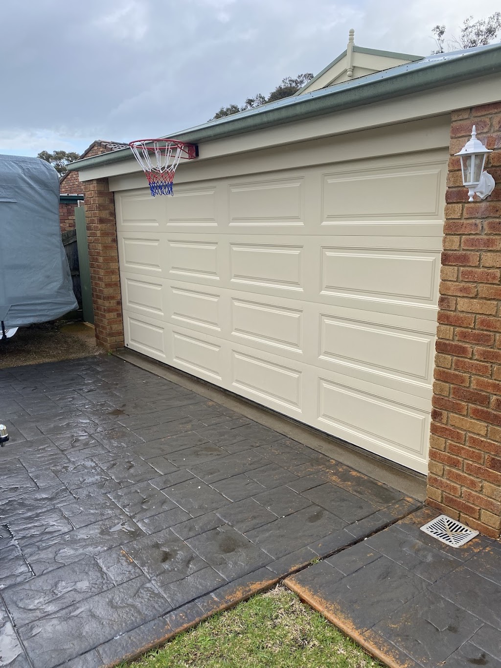 ProLift Garage Doors | 25B Bate Cl, Pakenham VIC 3810, Australia | Phone: 1300 030 200