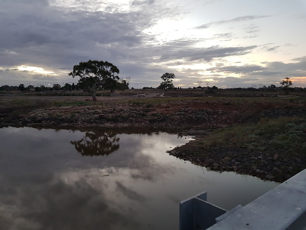 Findon Creek Pond | park | Wollert VIC 3750, Australia