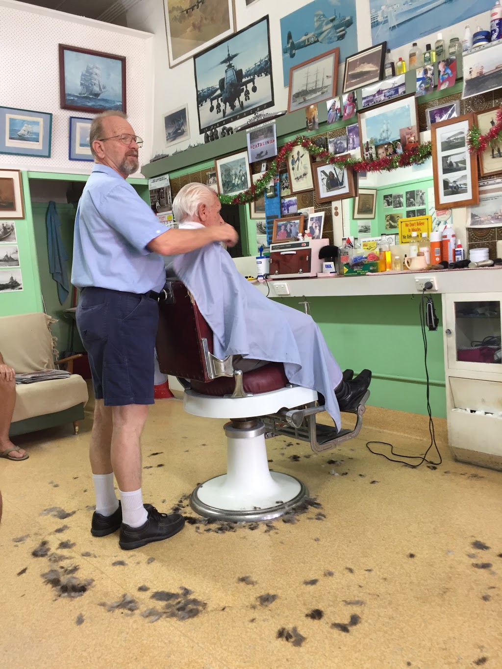 Frank OKeeffe Mens Hairdresser | hair care | 595 Pacific Hwy, Belmont NSW 2280, Australia | 0249459118 OR +61 2 4945 9118