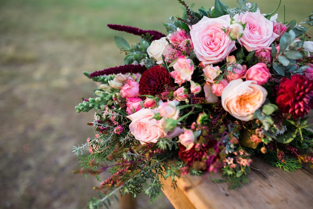 New England Flower Co | 15 Louise St, Kenmore QLD 4069, Australia | Phone: 0452 552 842