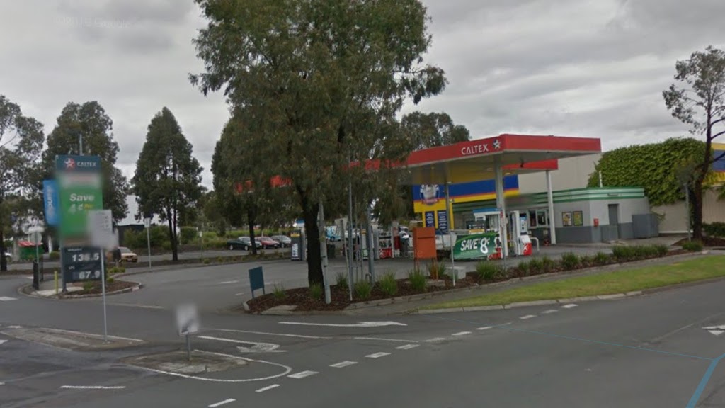 Caltex Woolworths | gas station | Centre Carpark Level Chirnside Park Shopping Ctr, Little Chipping Dr, Chirnside Park VIC 3116, Australia | 0397275627 OR +61 3 9727 5627