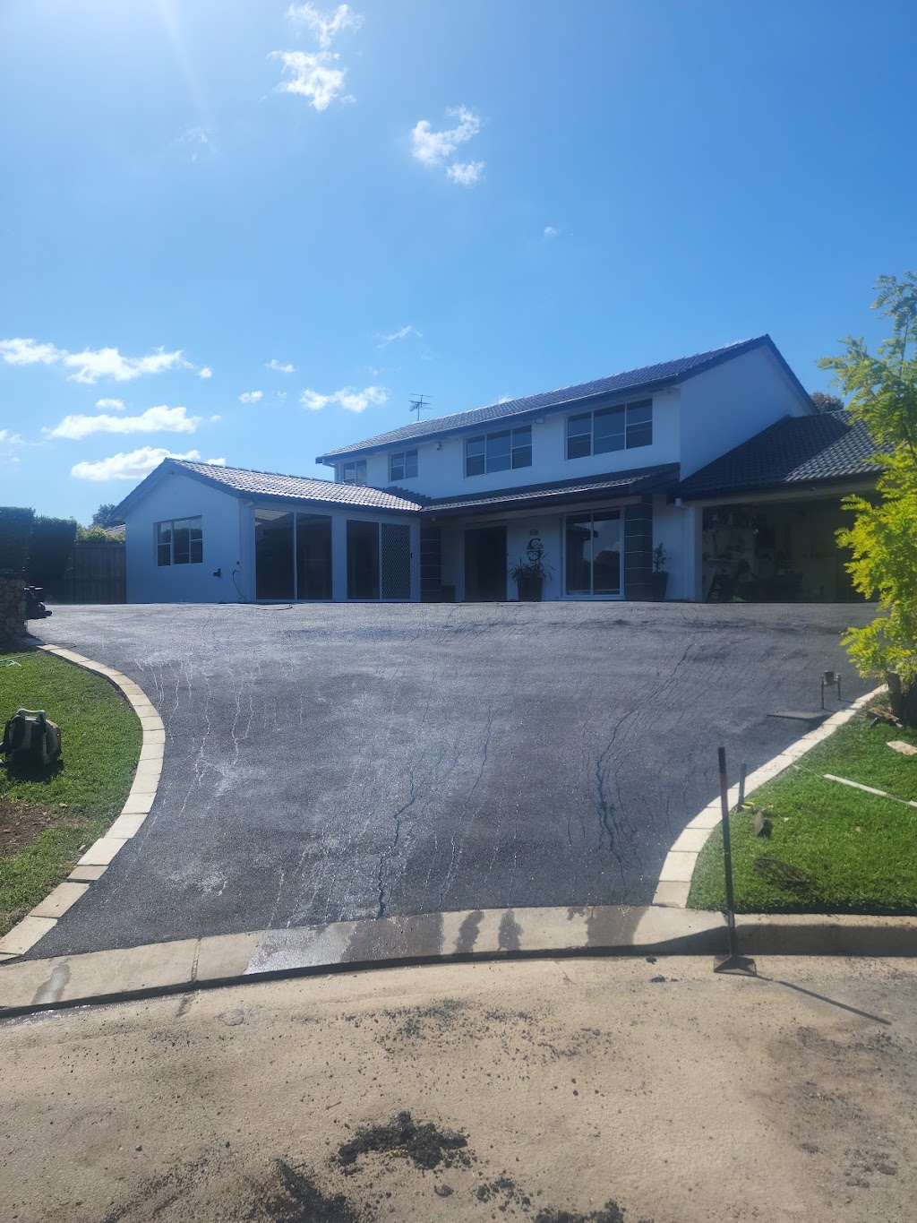 Southern cross bitumen | Commercial Rd, Vineyard NSW 2765, Australia | Phone: 0410 362 771