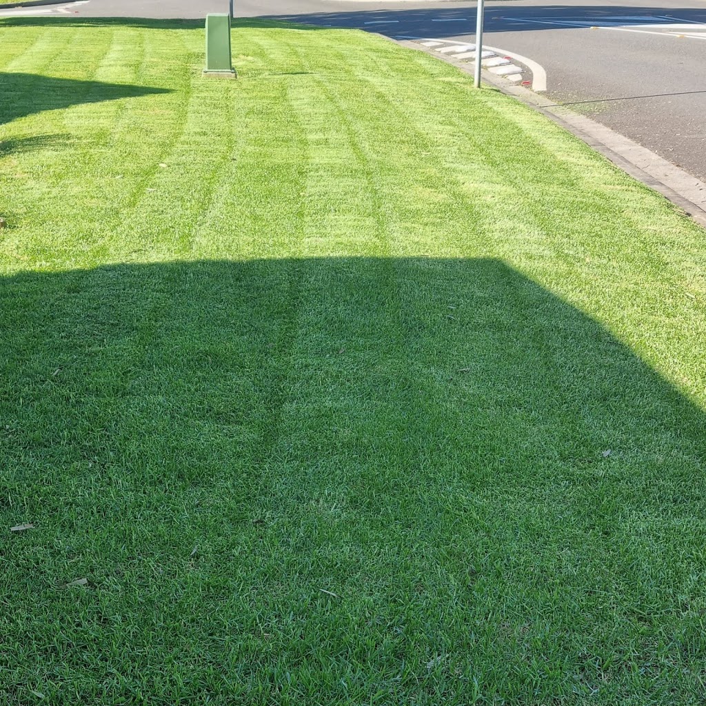 J Smiths lawn mowing |  | 24 Brooks Reach Rd, Horsley NSW 2530, Australia | 0411412872 OR +61 411 412 872