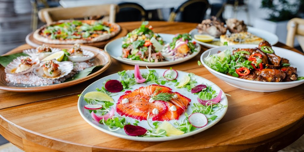 Tommys Bar and Grill | Shops 5 & 6/4 Marina Promenade, Paradise Point QLD 4216, Australia | Phone: 0466 568 401