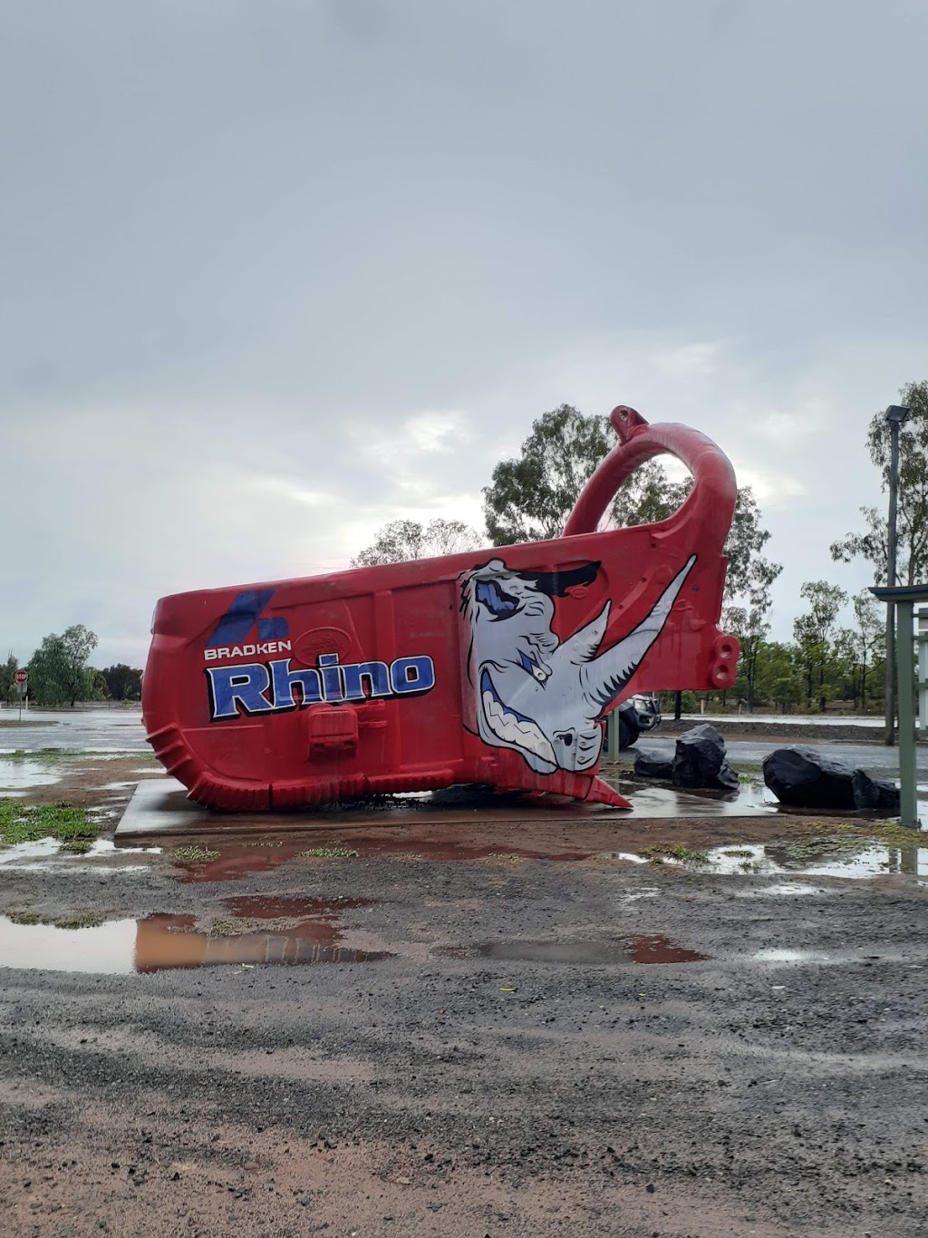 Moranbah Access Road Apex Park Public Toilet | Moranbah Access, Moranbah QLD 4744, Australia | Phone: 1300 472 227