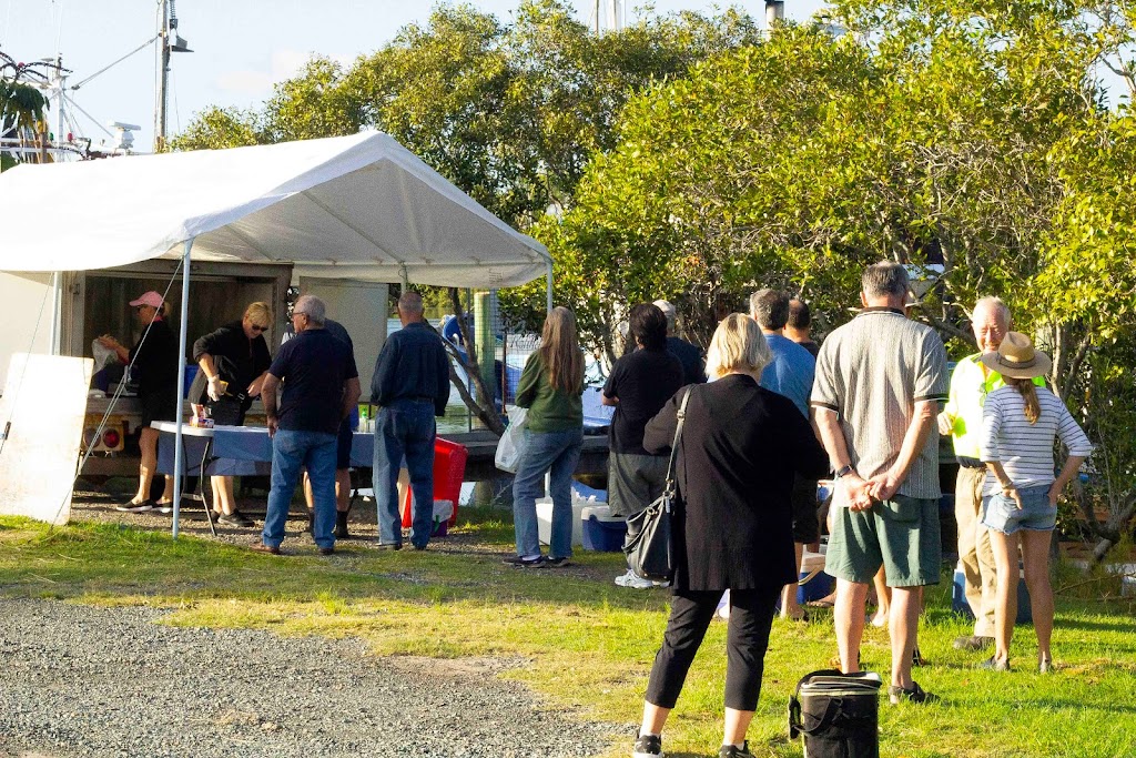 Rolinda and Moonshine Seafoods | food | Fifth Jetty, Sinbad St, Shorncliffe QLD 4017, Australia | 0428546398 OR +61 428 546 398