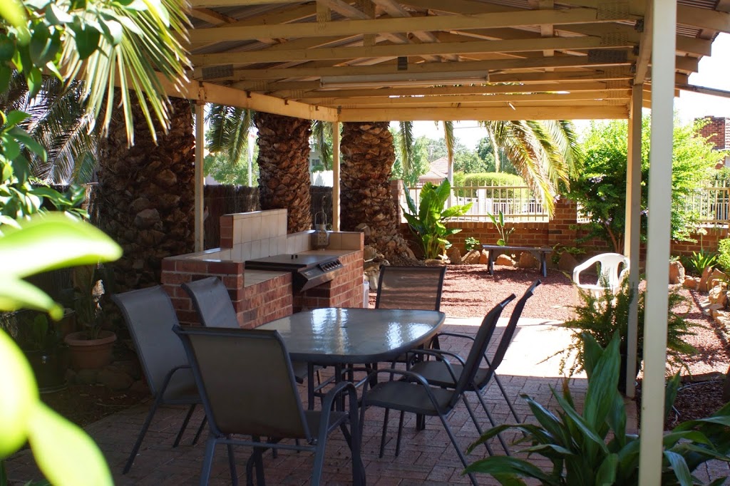 Palms Motel | lodging | 72 Gladstone St, West Wyalong NSW 2671, Australia | 0269722477 OR +61 2 6972 2477