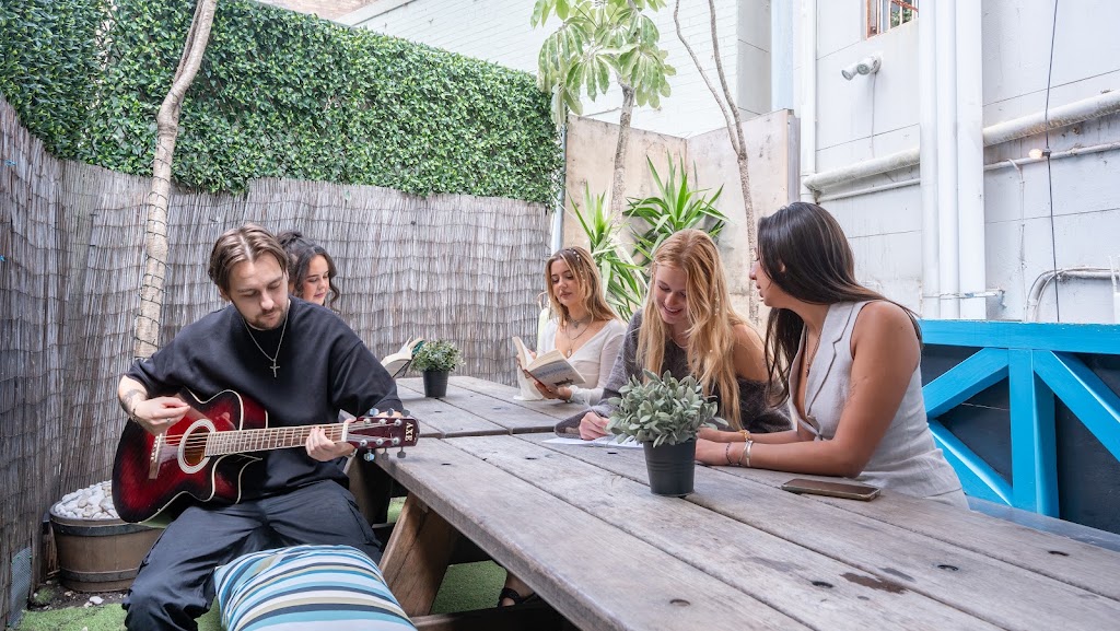 Mad Monkey East Side | 40 Darlinghurst Rd, Potts Point NSW 2011, Australia | Phone: (02) 9326 9675