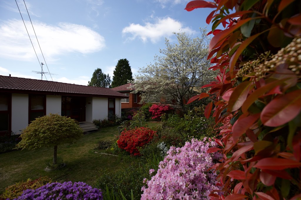 Three Sisters Garden Cottage | 64 Darley St, Katoomba NSW 2780, Australia | Phone: 0421 748 401