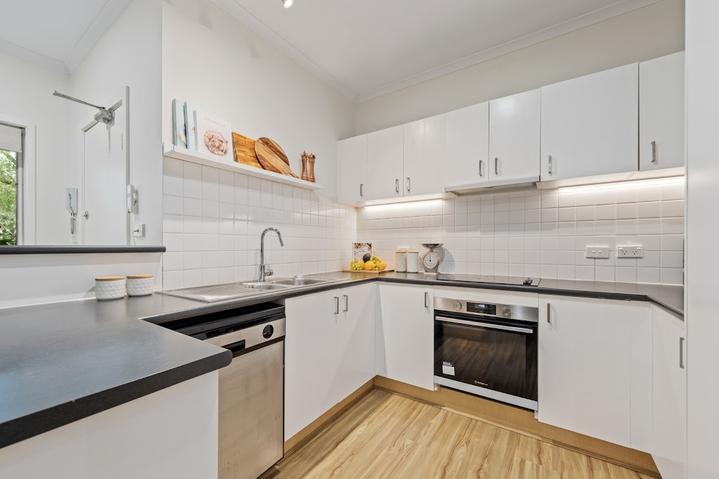 McKenzie White Real Estate | 220 Chapel Rd, Keysborough VIC 3173, Australia | Phone: 0480 446 820