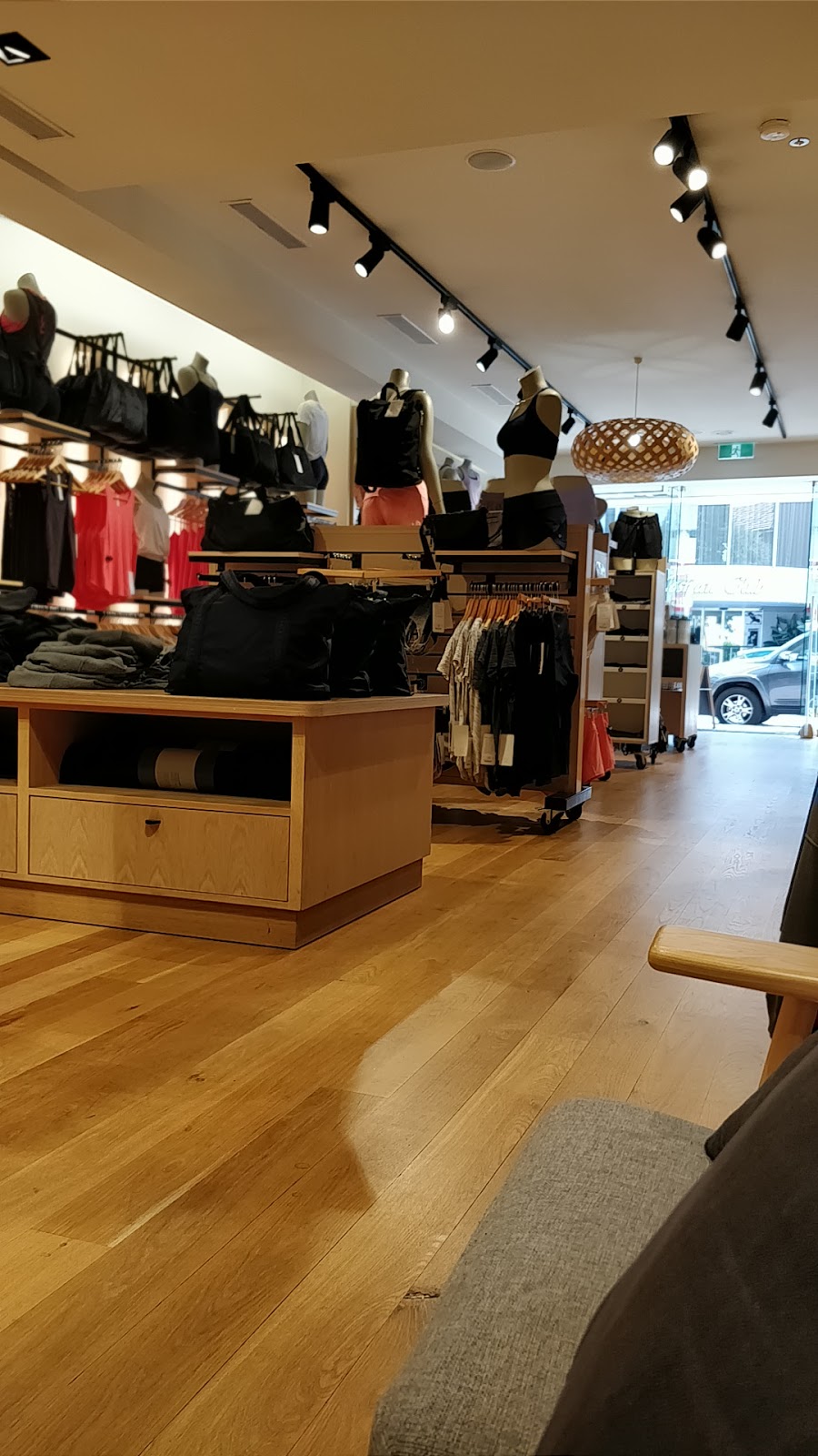 lululemon athletica | shoe store | 814-816 Military Rd, Mosman NSW 2088, Australia | 0299607652 OR +61 2 9960 7652