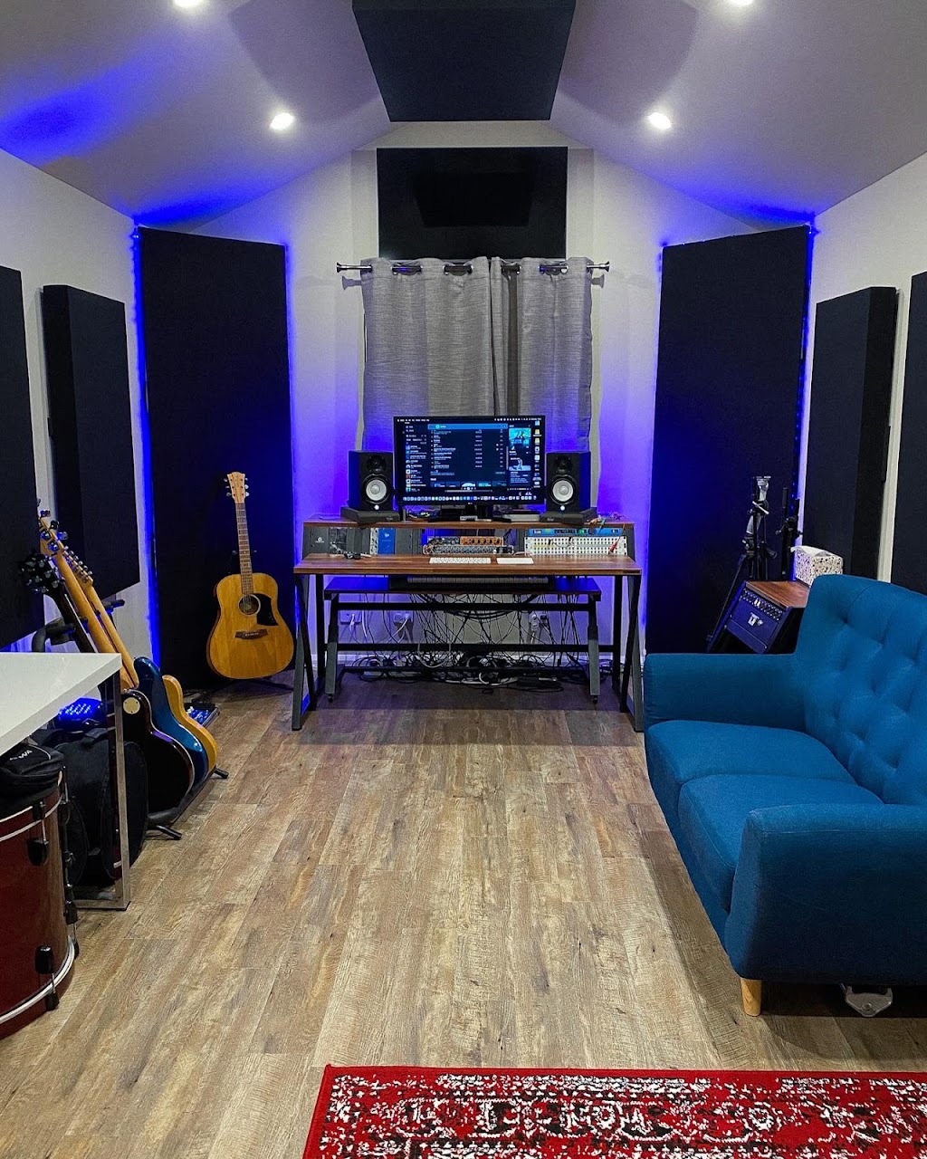 Lampstand Studio | 16 Galway Bay Dr, Ashtonfield NSW 2323, Australia | Phone: 0490 541 882