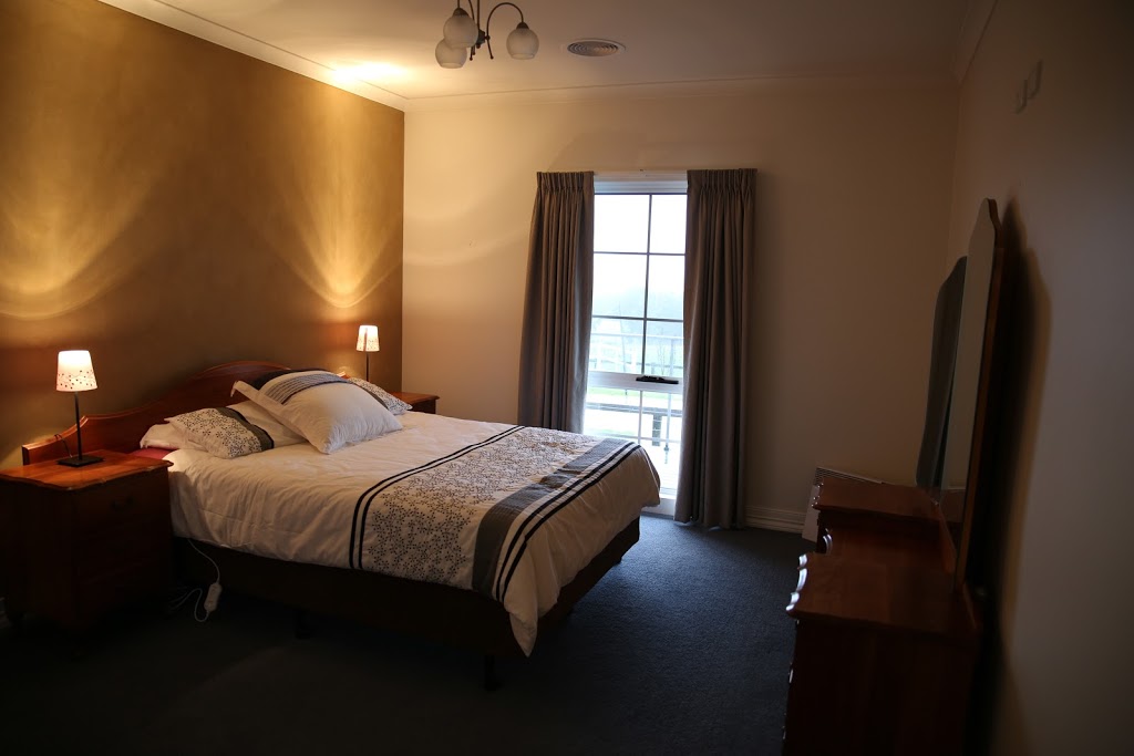 Cheeky Fox Retreat | lodging | 36 Extons Rd, Kinglake Central VIC 3757, Australia | 0415205500 OR +61 415 205 500