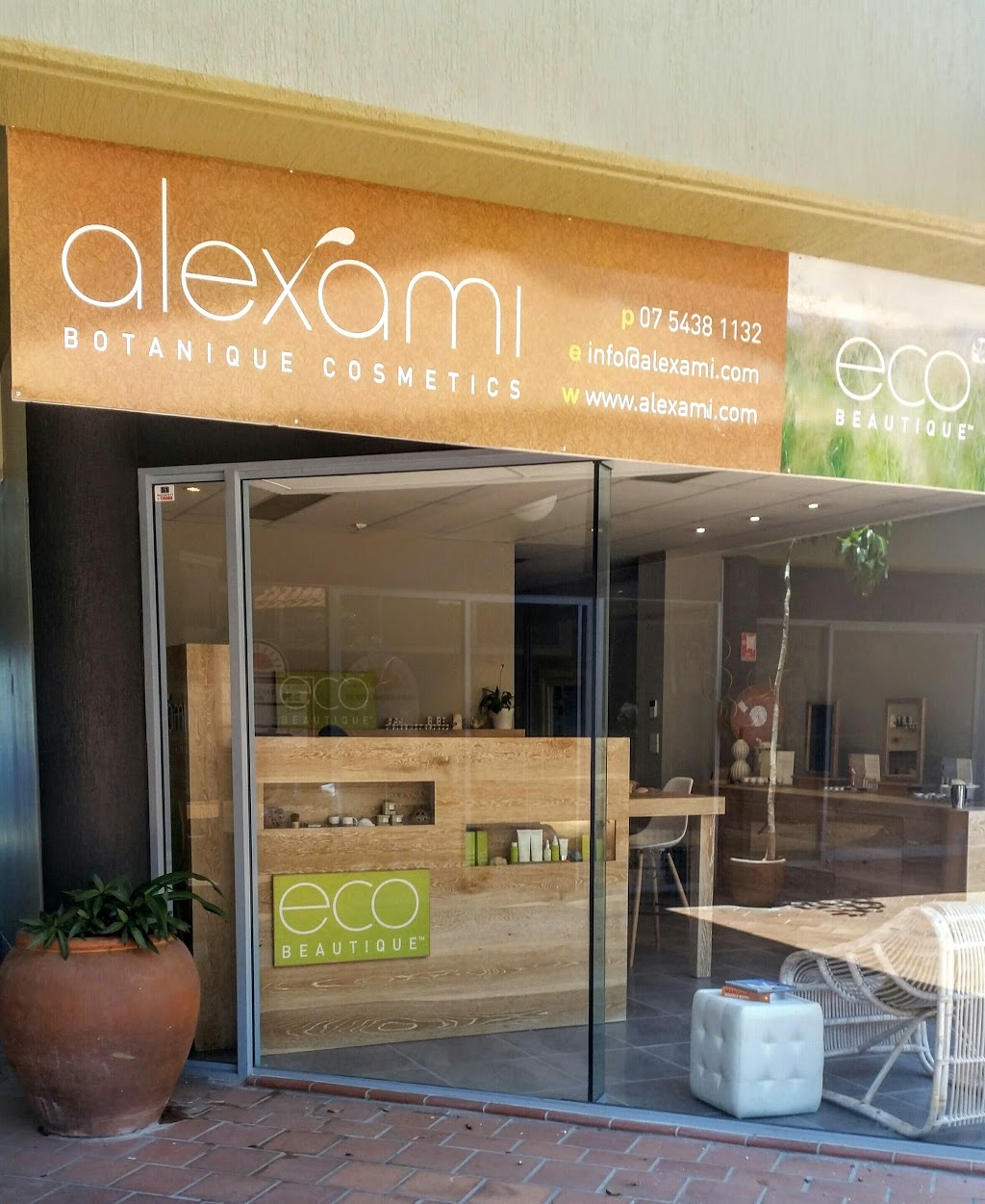 Alexami Cosmetics | beauty salon | 4 Vickers St, Battery Hill QLD 4551, Australia | 0754381132 OR +61 7 5438 1132