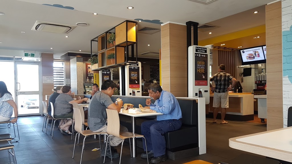 McDonalds Glenmore | meal takeaway | Glenmore Shopping Centre, 512-516 Yaamba Rd, Norman Gardens QLD 4701, Australia | 0749261986 OR +61 7 4926 1986