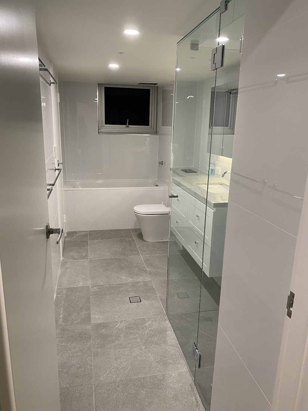 RenoBathrooms | 21 Hokitika St, Broadbeach Waters QLD 4218, Australia | Phone: 0431 744 417