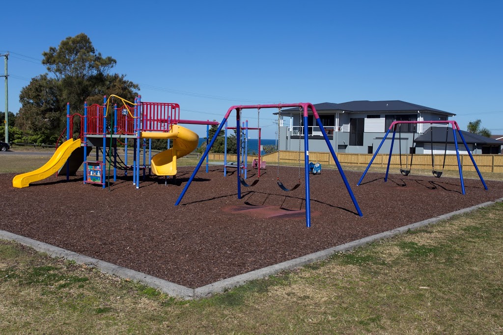 Caves Beach Playground |  | 124A Caves Beach Rd, Caves Beach NSW 2281, Australia | 0249210333 OR +61 2 4921 0333