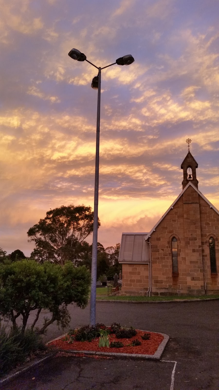Albion Park Anglican Church | church | 253 Tongarra Rd, Albion Park NSW 2527, Australia | 0242562103 OR +61 2 4256 2103