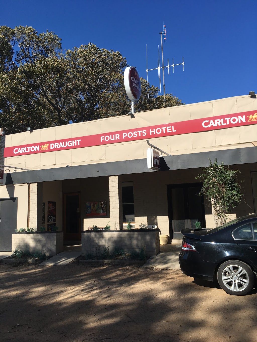 Four Posts Hotel | 6696 Loddon Valley Hwy, Jarklin VIC 3517, Australia | Phone: (03) 5437 9241