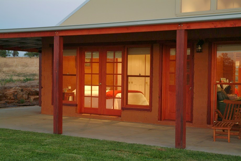 Little Bunda Cottages | real estate agency | 221 Coolamon Rd, Hillgrove NSW 2650, Australia | 0412257482 OR +61 412 257 482