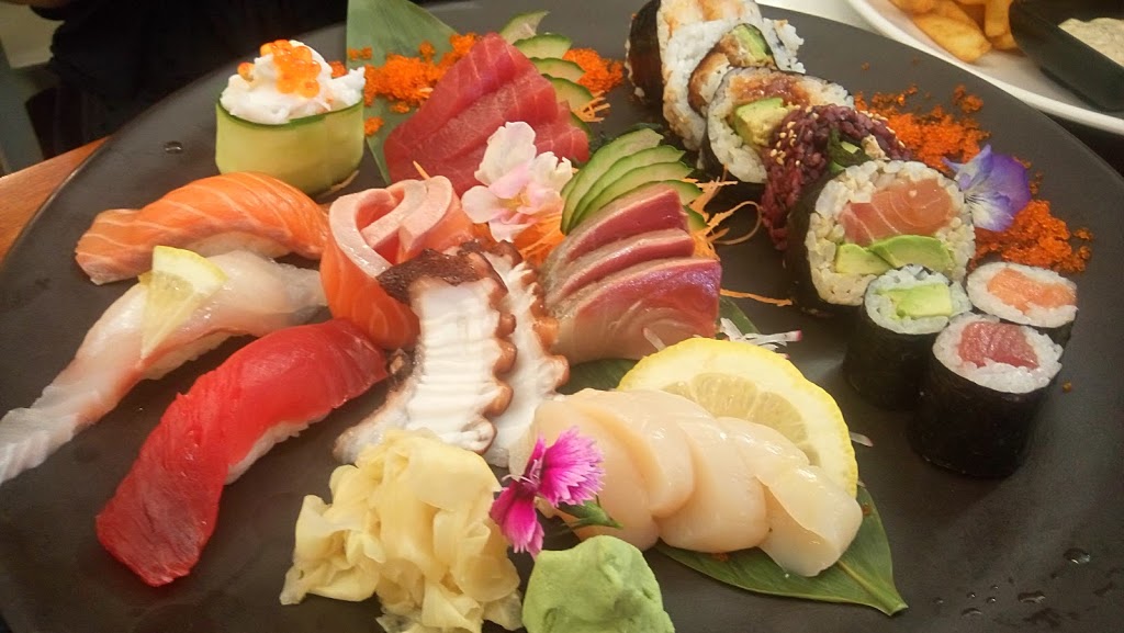 Reef Seafood & Sushi | 107 Ferry Rd, Southport QLD 4215, Australia | Phone: (07) 5528 4477