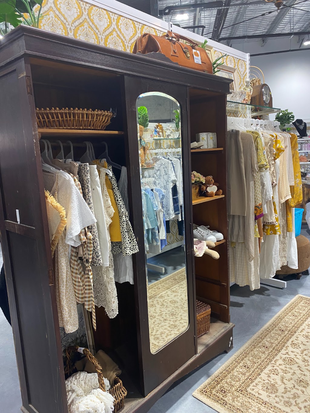 Lifeline Shop Flagstone | 19 Gates Rd, Flagstone QLD 4280, Australia | Phone: (07) 5548 9500
