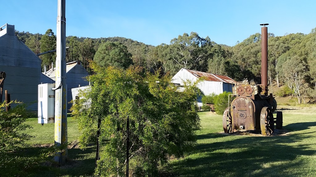 The ShareFarmers Cottage | lodging | 5413 Great Alpine Rd, Ovens VIC 3738, Australia