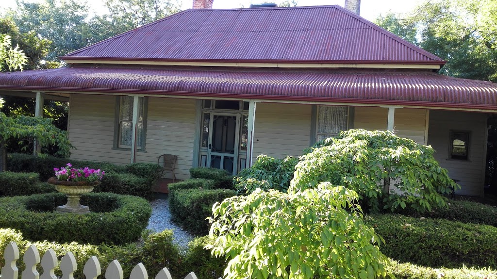 Erindale Guest House | 1 Victoria Rd, Beechworth VIC 3747, Australia | Phone: (03) 5728 2013