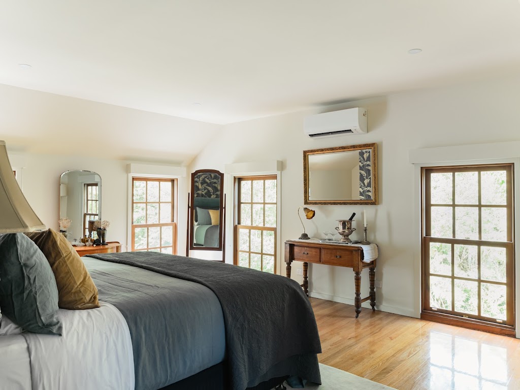 The Cosmopolitan Cottage | Luxury Accommodation | 10 Quarry St, Trentham VIC 3458, Australia | Phone: (03) 5424 1516