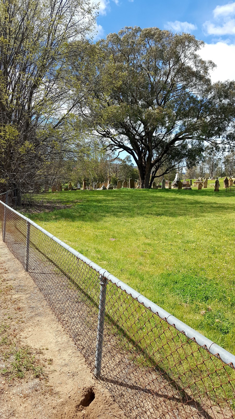 Riverside Cemetery | cemetery | 40 Erin St, Queanbeyan NSW 2620, Australia