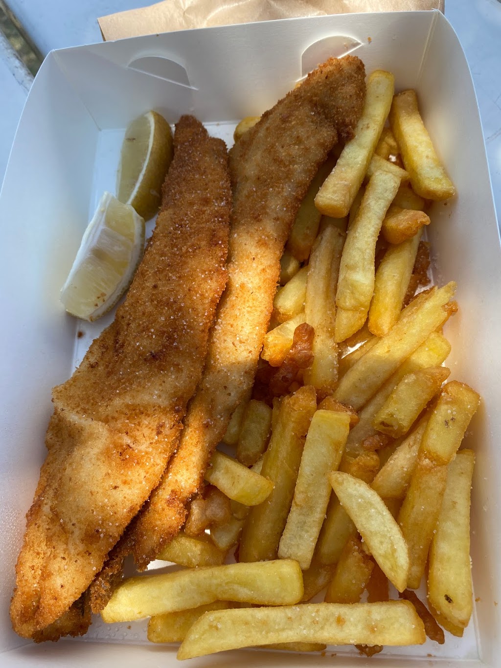 Coombabah Fish Chips & Burgers | meal takeaway | 13/21 Hansford Rd, Coombabah QLD 4216, Australia | 0755772005 OR +61 7 5577 2005