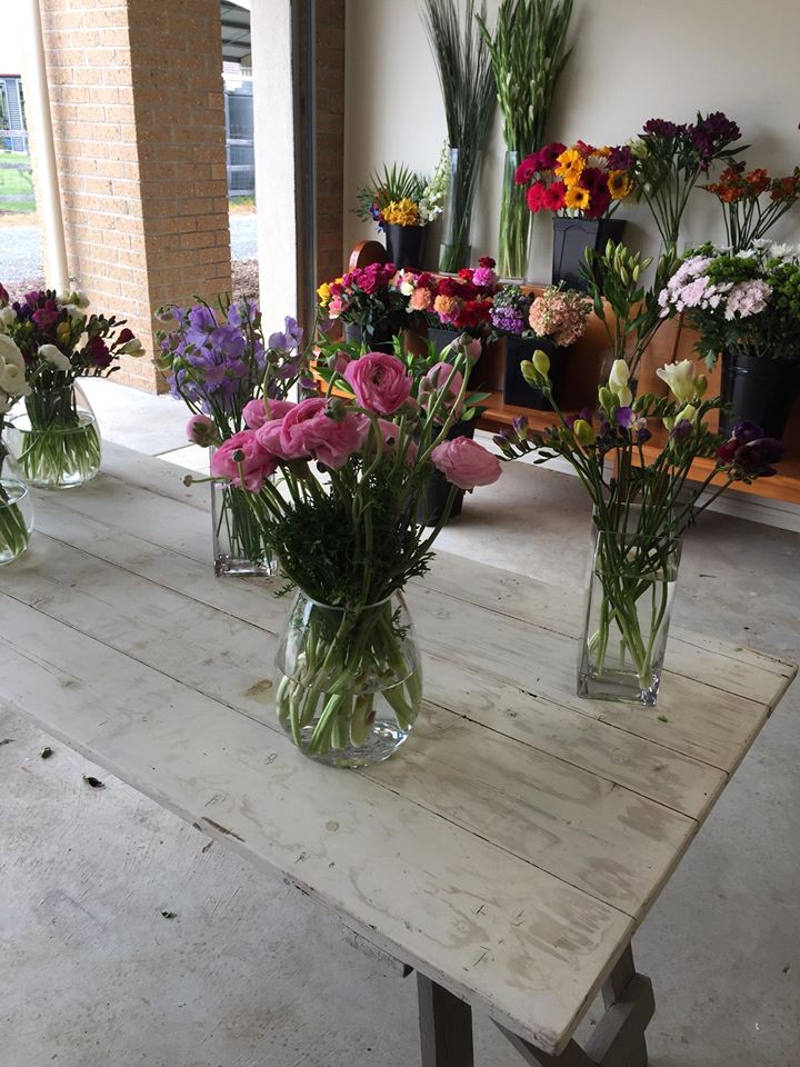 Fabulous Flowers | 8A Flack St, Ballan VIC 3342, Australia | Phone: 0448 380 004