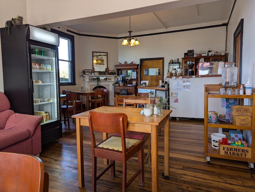 Corner Cafe at the Interstate Hotel | 8 Patrick St, Whitemark TAS 7255, Australia | Phone: (03) 6359 2114