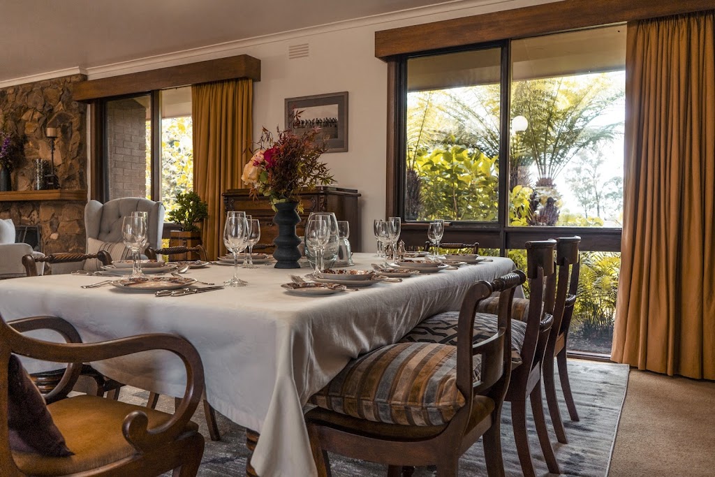 Luxe Homestay 1 to 4 Bedrooms // 6 OClock Shadows // Orbost | Duggans Rd, Orbost VIC 3888, Australia | Phone: 0434 230 530