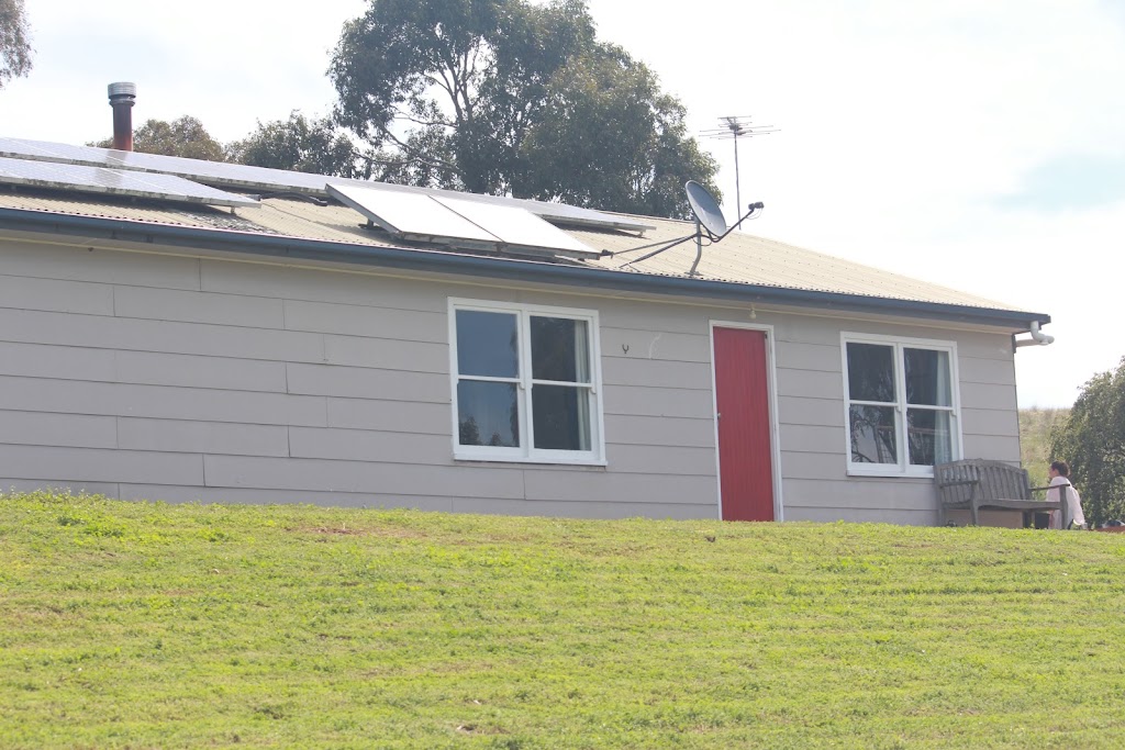 The Red Door Country Cottage | 45 Clyde Hill Rd, Bannockburn VIC 3331, Australia | Phone: 0406 091 970