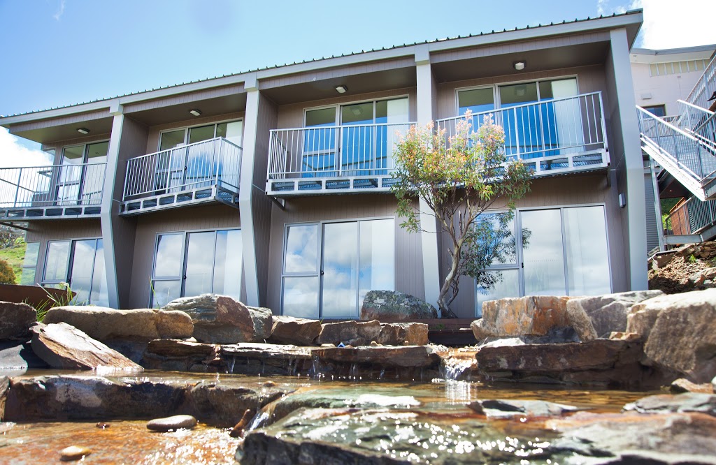 Mountain Dreaming Apartments | Lot 1 Great Alpine Rd, Hotham Heights VIC 3741, Australia | Phone: (03) 5759 3523