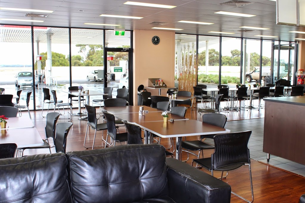 Ararat Family Restaurant | meal takeaway | 8475 Western Hwy, Ararat VIC 3377, Australia | 0353527251 OR +61 3 5352 7251