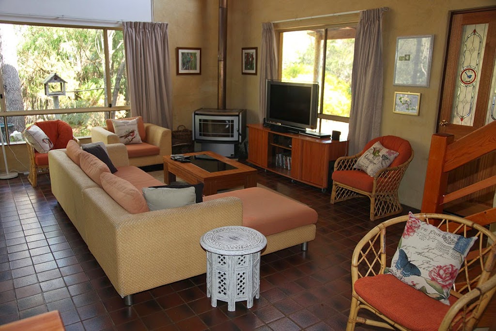 Kintamani Holiday Cottage | 6 Karri Bay Estate,1 Minsterly Road, Ocean Beach WA 6333, Australia | Phone: (08) 9848 2055
