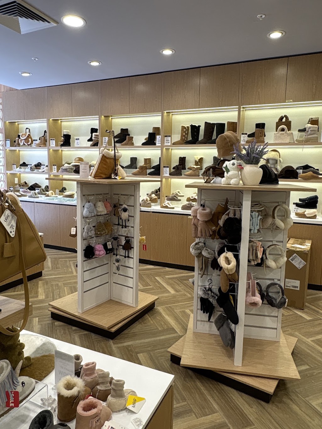 UGG Express - UGG Boots - Macarthur Square - Campbelltown | Macarthur Shopping Centre, 3rd floor/200 Gilchrist Dr, Campbelltown NSW 2560, Australia | Phone: 0492 969 067