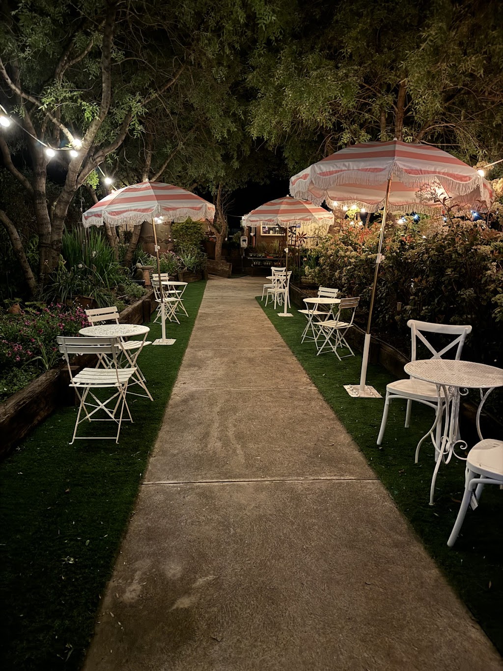 Kimmi & Co Teahouse | 210 Maitland St, Narrabri NSW 2390, Australia | Phone: 0427 924 132