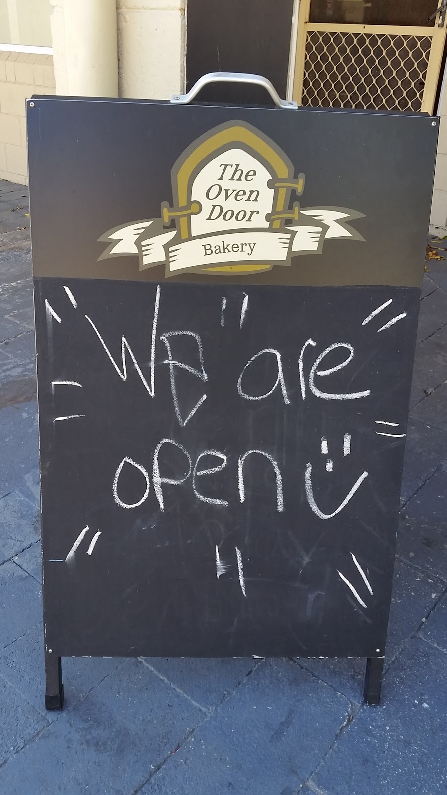 The Oven Door Bakery and Café | cafe | 20 Enterprise Ave, Two Rocks WA 6037, Australia