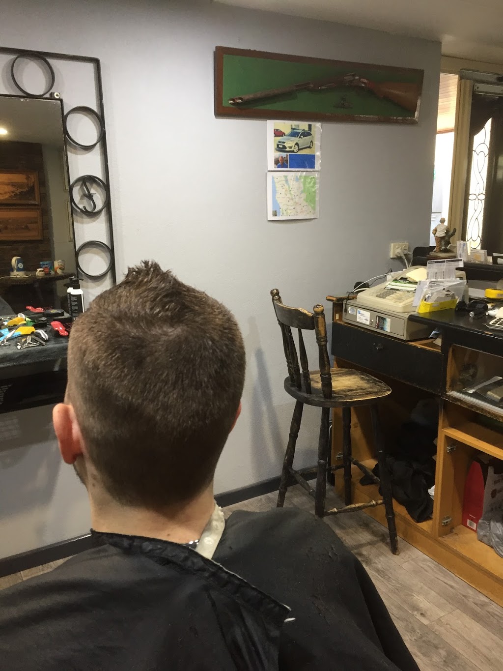 Look Sharp Barber Shop (For Men) | hair care | 17 Gleneagles Way, Hamersley WA 6022, Australia | 0408679391 OR +61 408 679 391