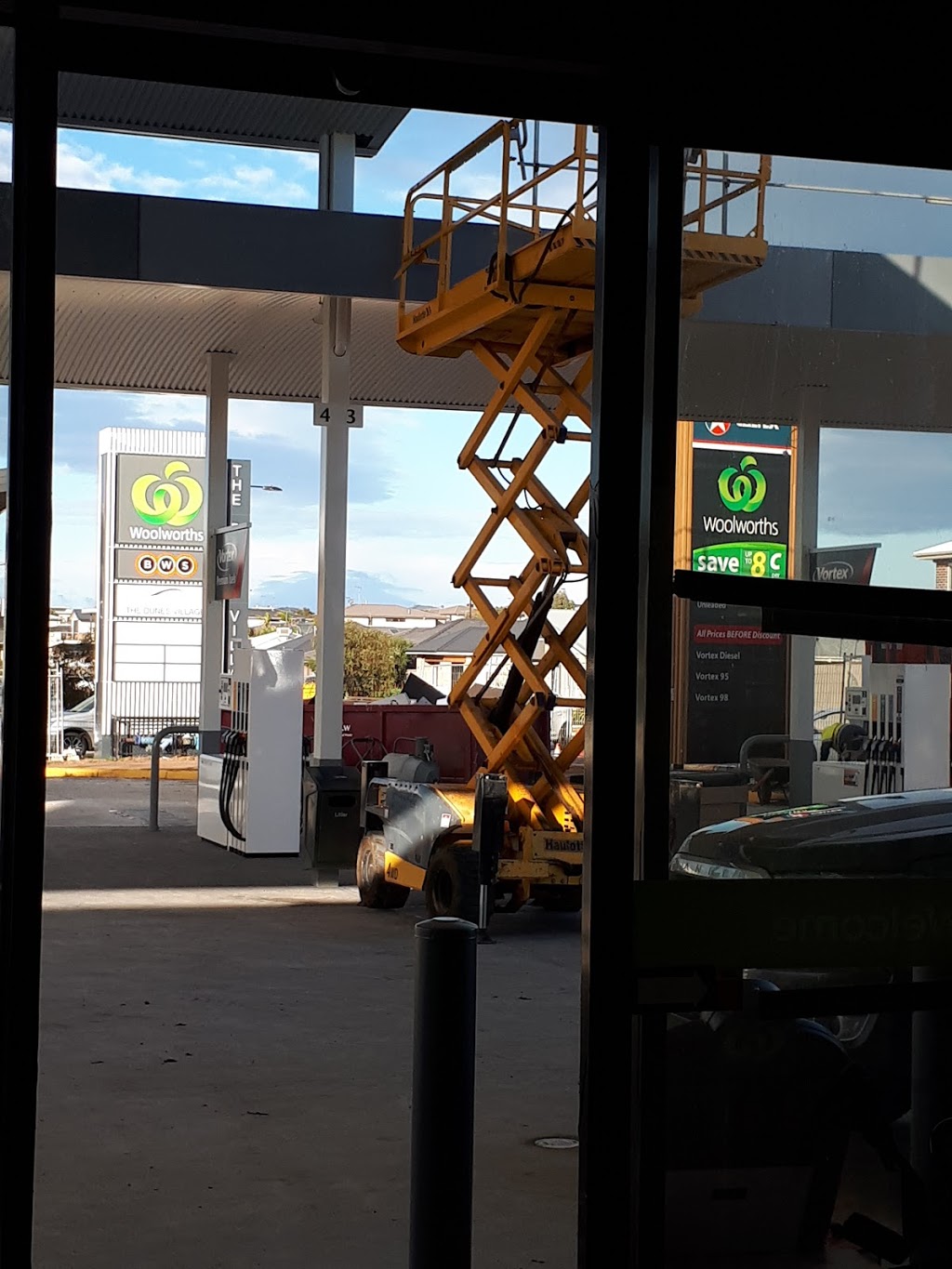 Woolworths Petrol | gas station | 240 Fischer St, Torquay VIC 3228, Australia | 1300655055 OR +61 1300 655 055