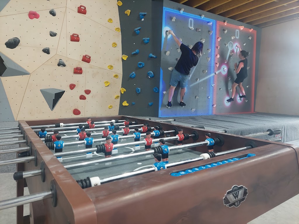 Dynomite Indoor Bouldering Gym Albion Park Rail | 114 Princes Hwy, Albion Park Rail NSW 2527, Australia | Phone: 0422 536 801