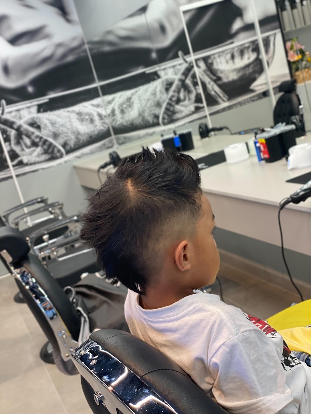 Ozman Barbershop | Waverley Gardens Shopping centre, Shop 6/271 Police Rd, Mulgrave VIC 3170, Australia | Phone: (03) 8522 8224
