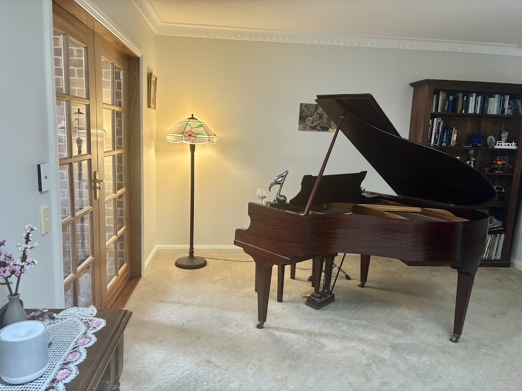 Louise Smith Piano Studio | 4 Stirling Pl, Albion Park NSW 2527, Australia | Phone: 0450 096 030
